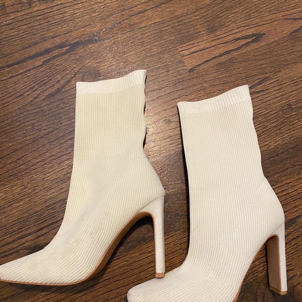 Cuccoo Women’s Ivory Cream Stretch Sock Boots Heels size 39 US 8.5.